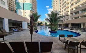 Hospedagem ao lado Thermas dos Laranjais no Enjoy Olímpia Park Resort para famílias